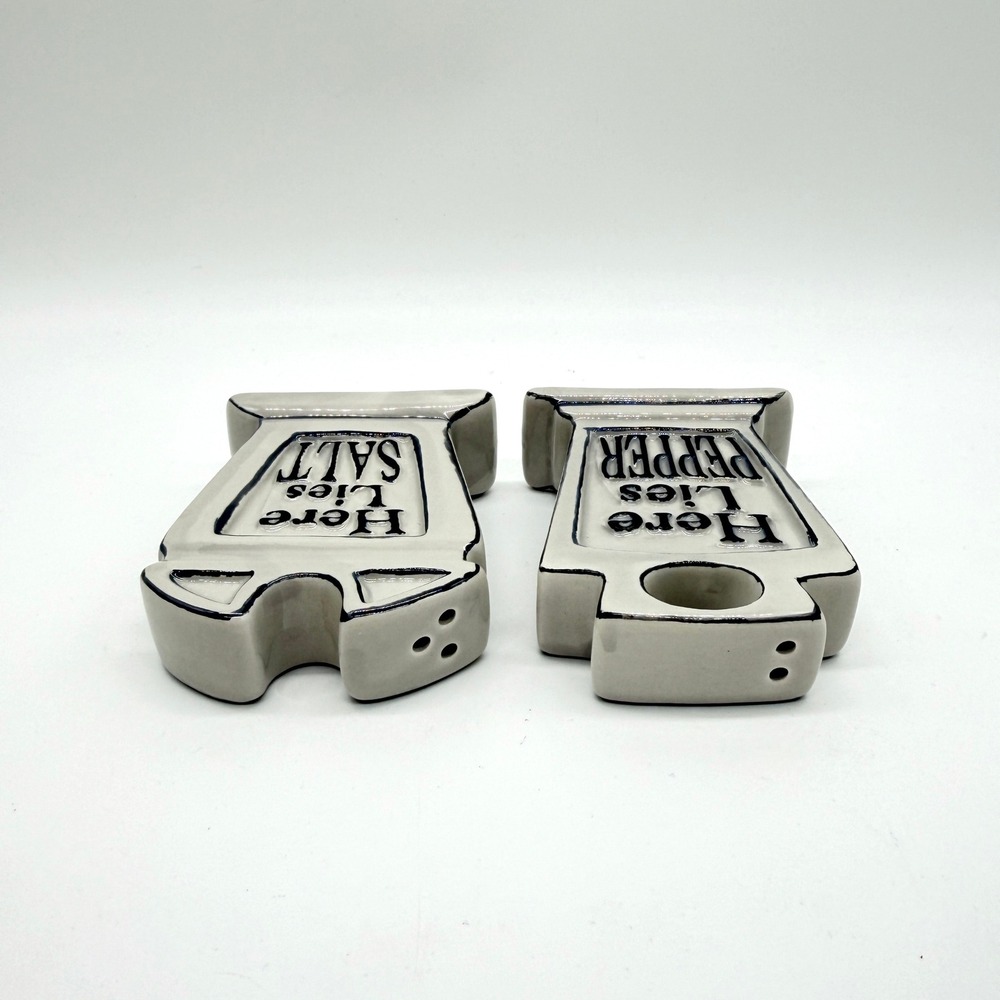 ONE HUNDRED 80 DGREES Tombstone Salt Pepper Shakers Halloween Spooky Decor - Picture 9 of 10